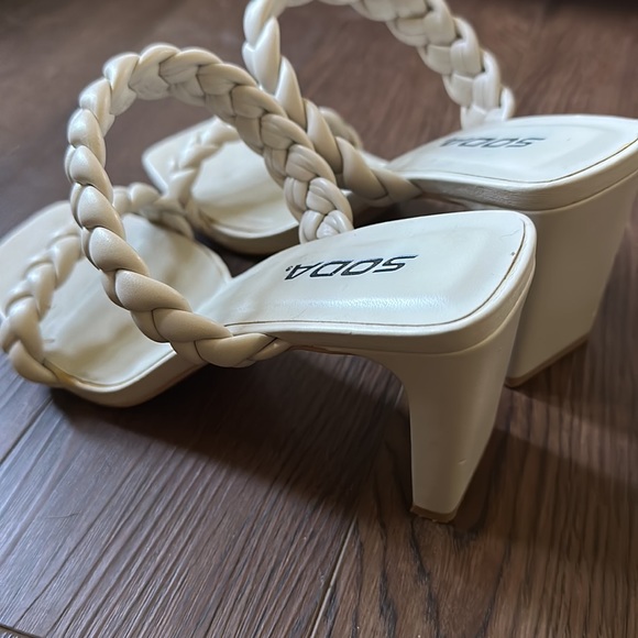 Soft Braided Sandals ivory Heels 9 - Picture 5 of 8